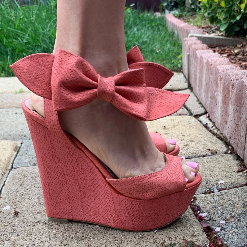 BRAND NEW WEDGE SANDALS 👡